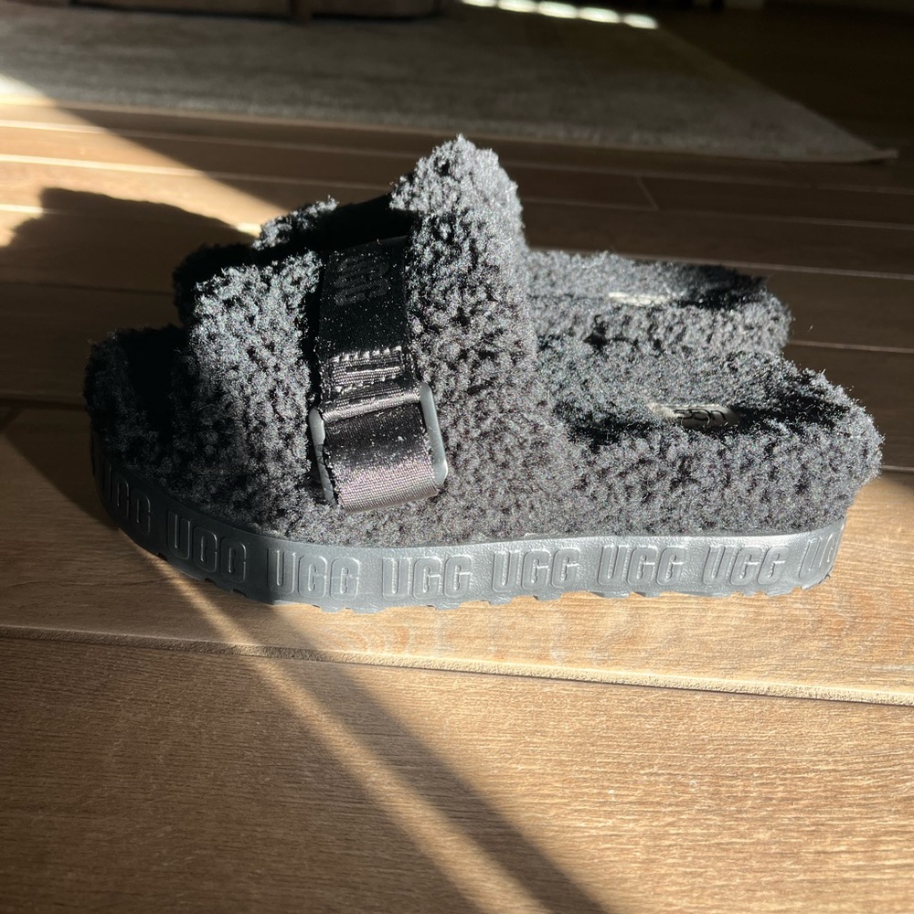 UGG Fluffita Black platform slides